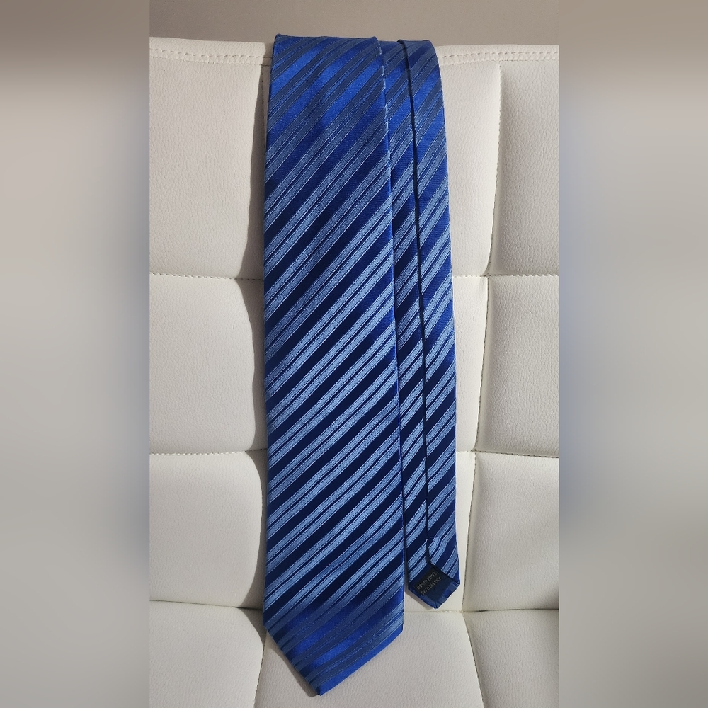 Carlos Devenezia Elegant Blue Striped Men's Tie 45"